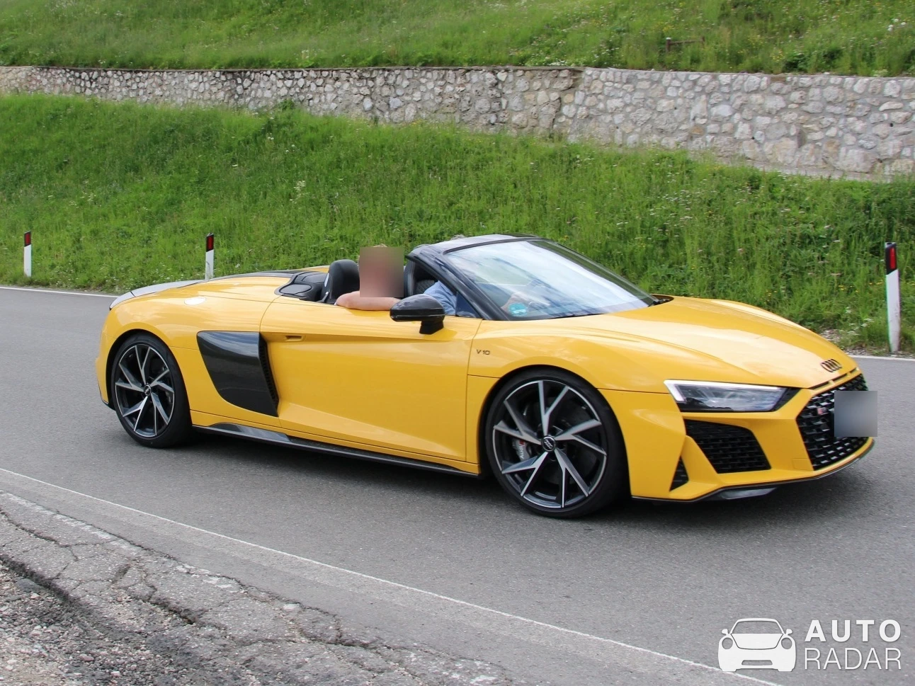 Audi R8 V10 Spyder spotted in Bressanone
