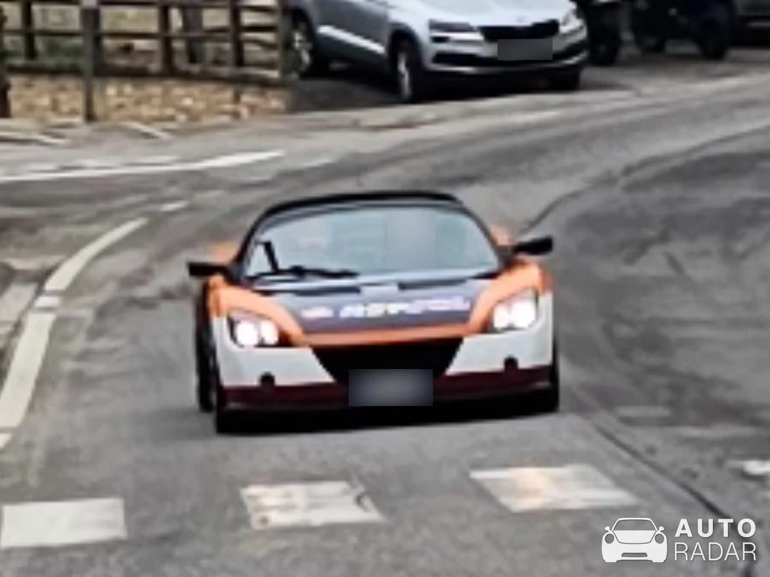 Opel Speedster spotted in Alleghe