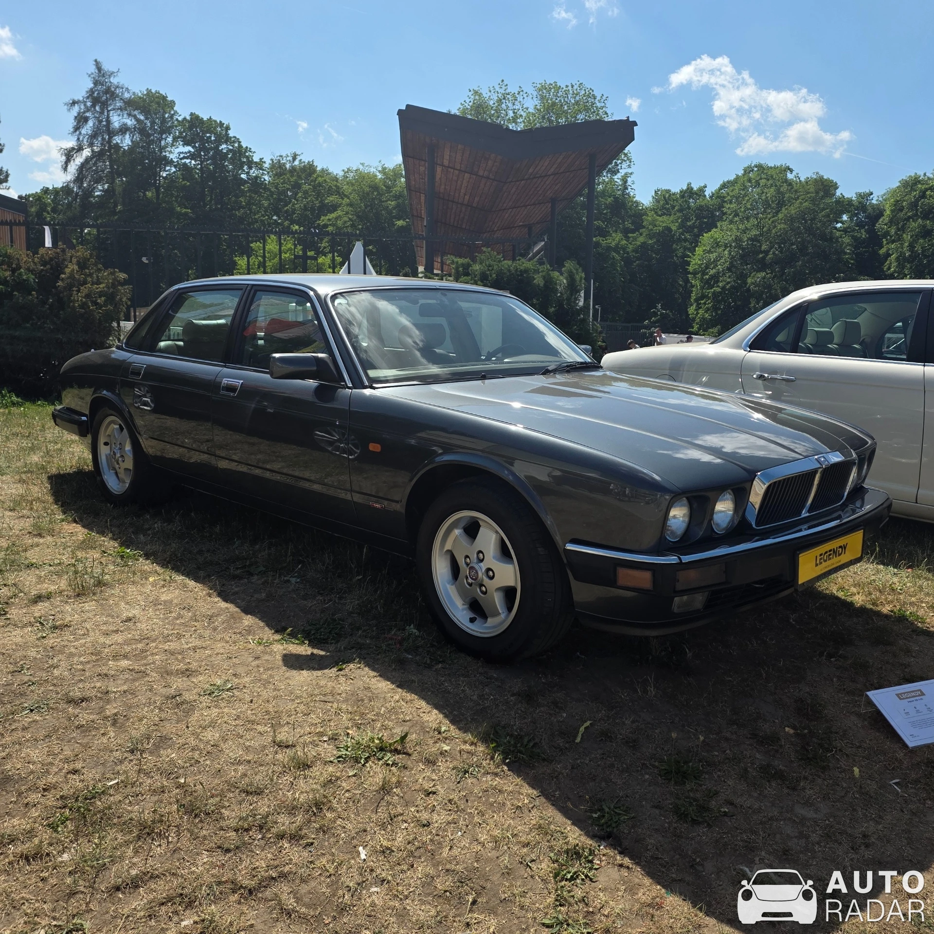 Jaguar XJ6 spotted in Praha