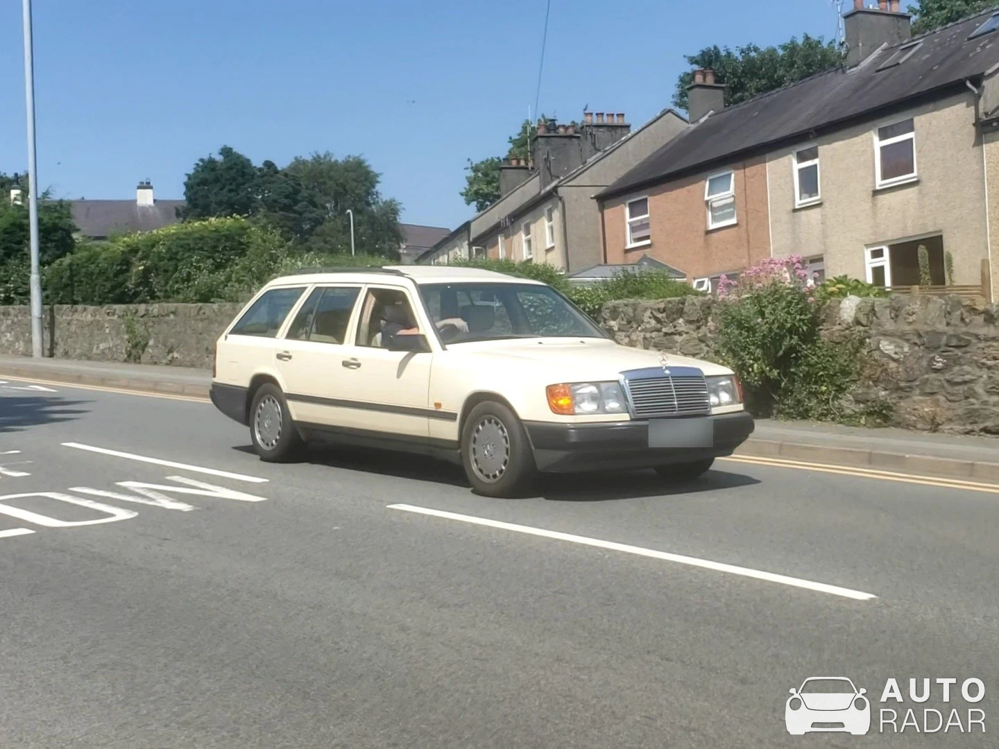 Mercedes-Benz E-Klasse W124 spotted in Menai Bridge