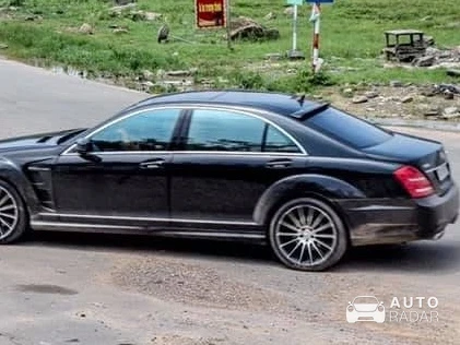 Mercedes-Benz S 65 W221 spotted in Bình Nguyên