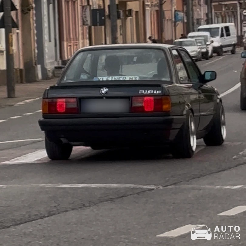 BMW 3 Series E30 spotted in Târnăveni