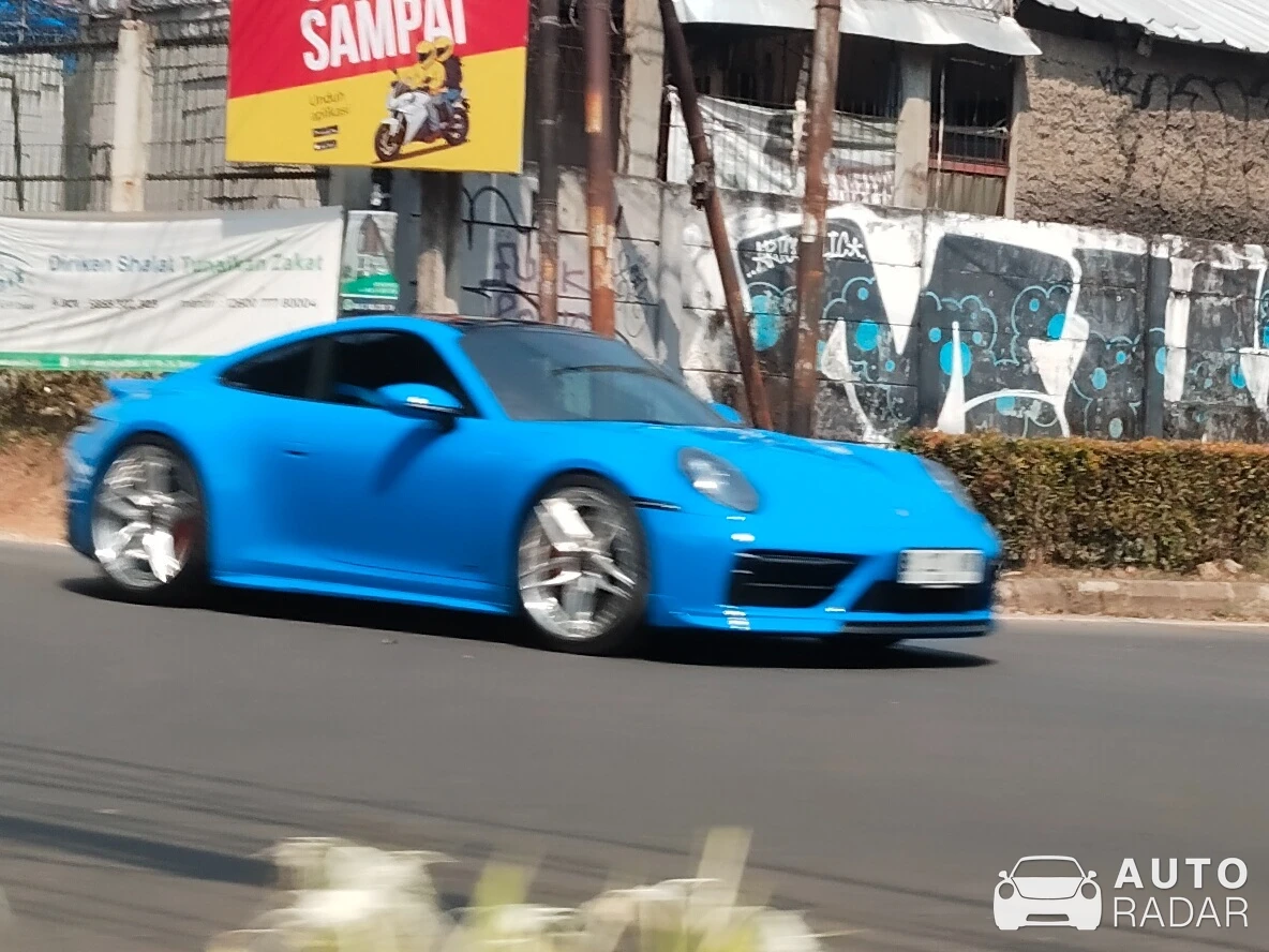 Porsche 992 Carrera MkI spotted in Tangerang Selatan
