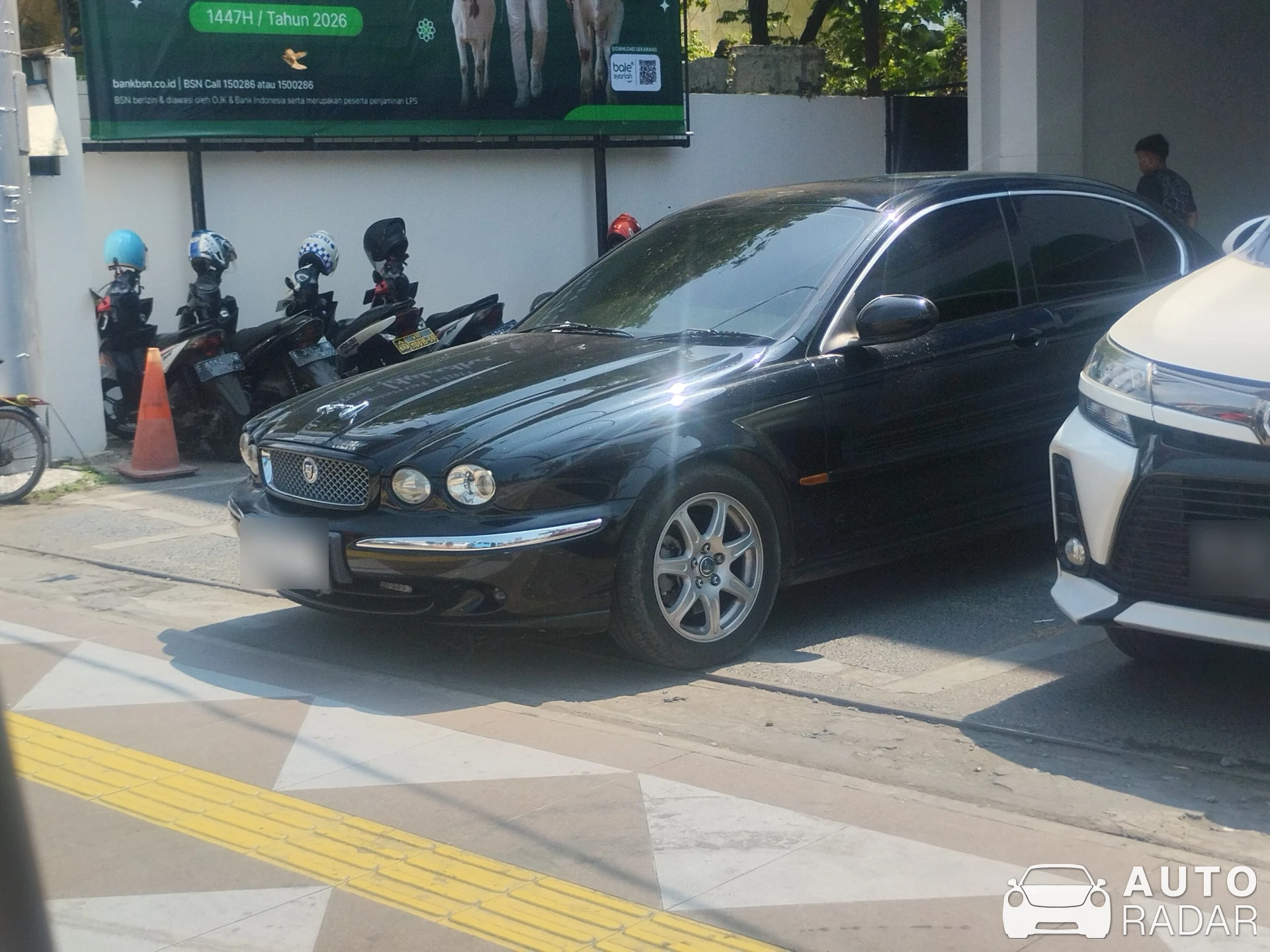 Jaguar X-TYPE spotted in Cirebon