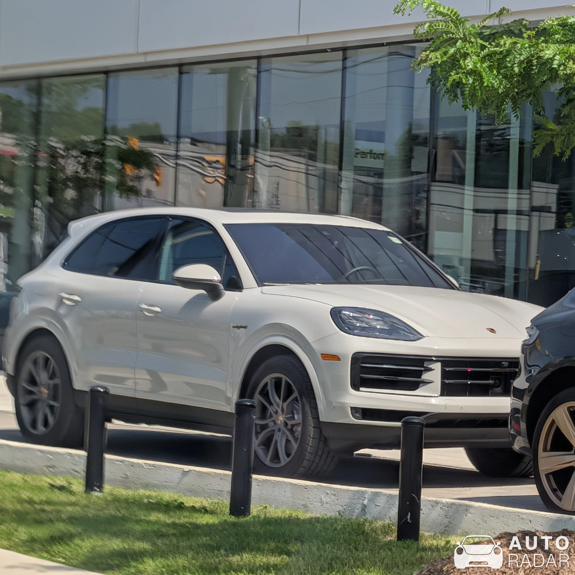 Porsche Cayenne E-Hybrid spotted in Ottawa
