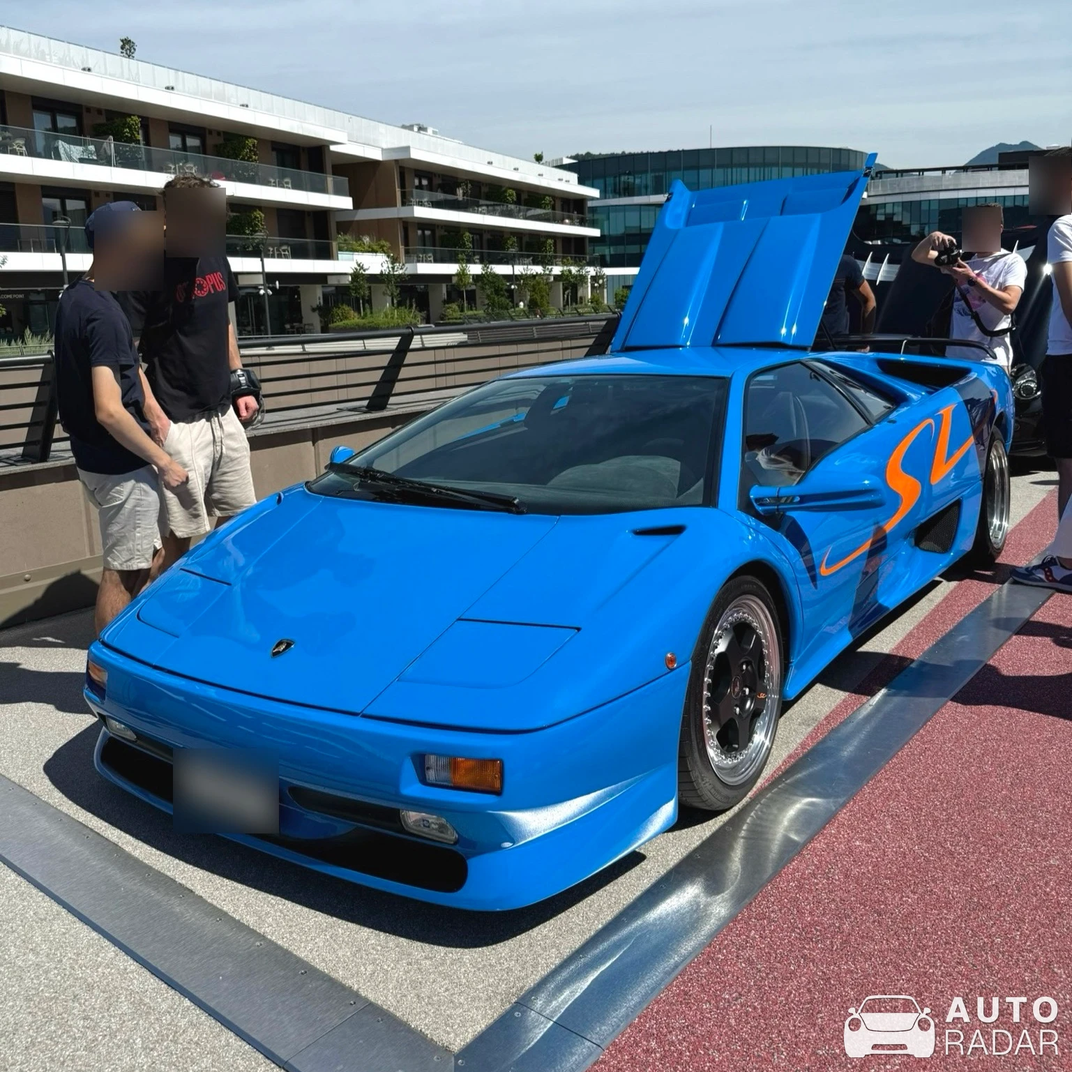 Lamborghini Diablo SV spotted in Bergamo