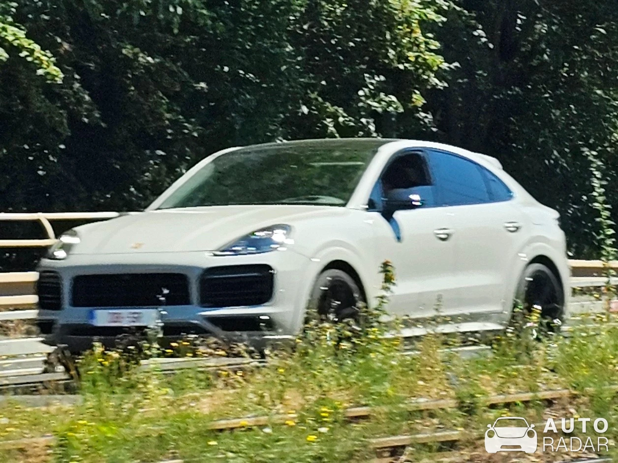Porsche Cayenne Coupé Turbo GT spotted in Düsseldorf