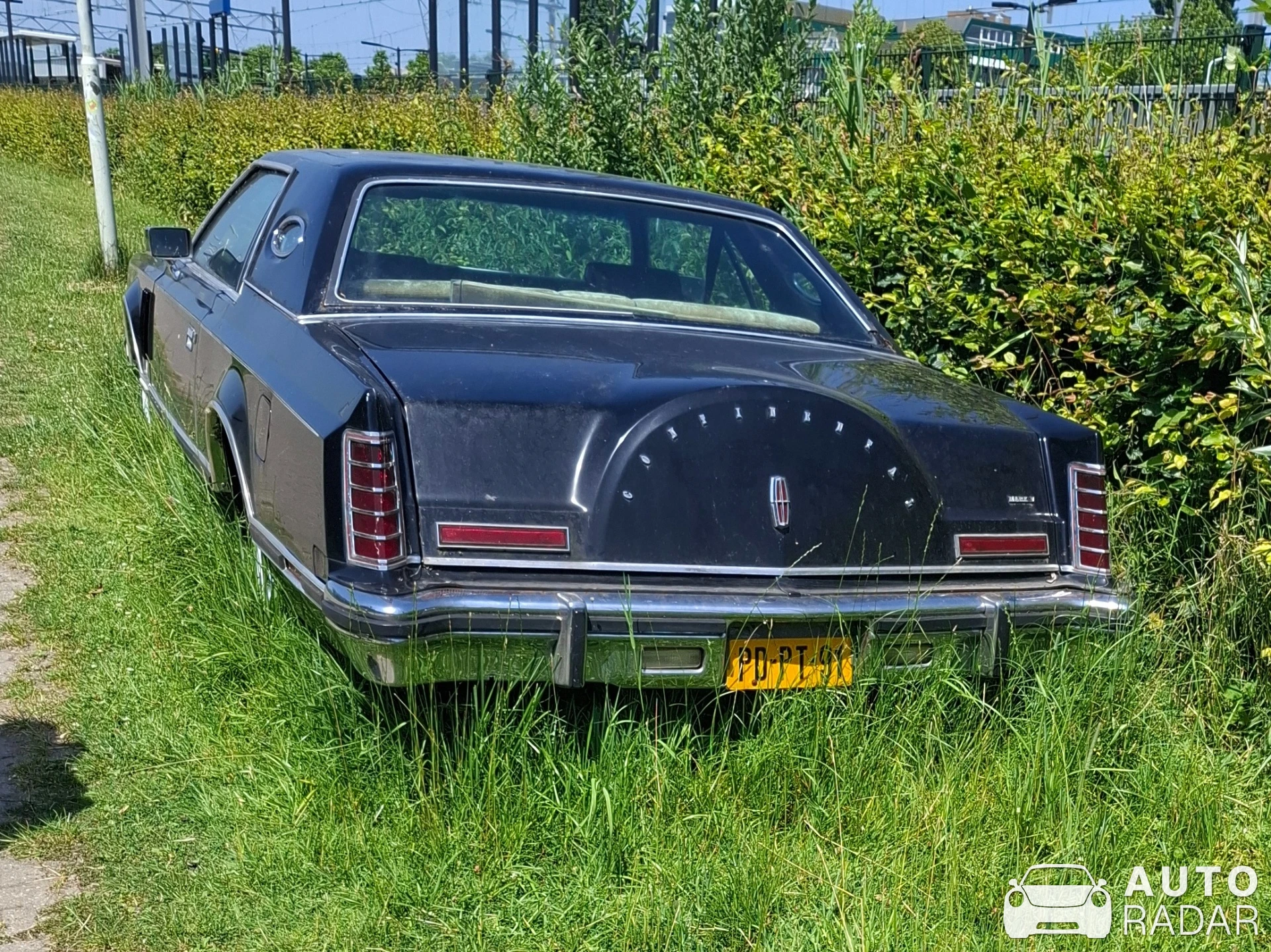 Lincoln Continental Mark V spotted in Wormerveer