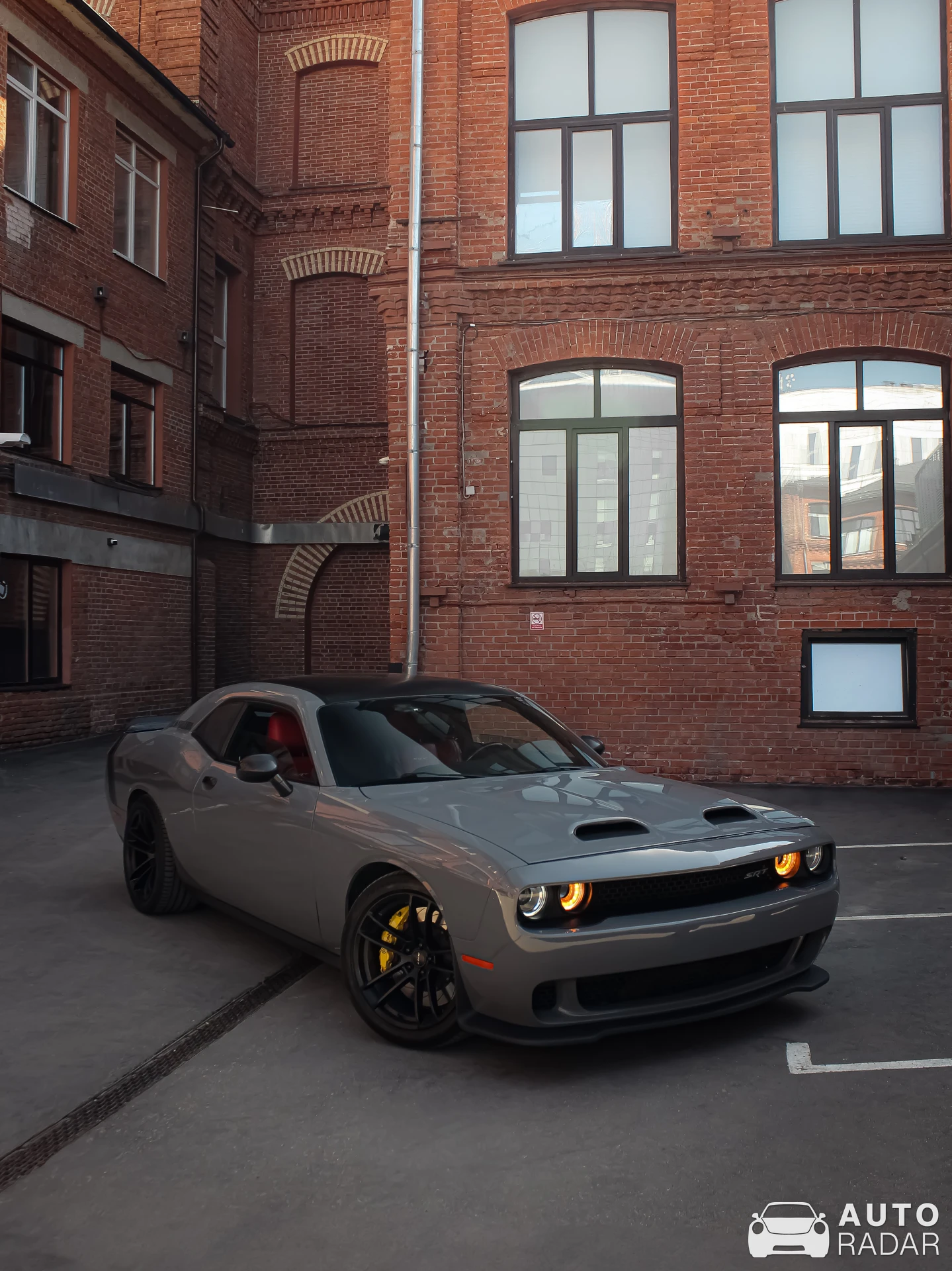Dodge Challenger SRT spotted in Moscow