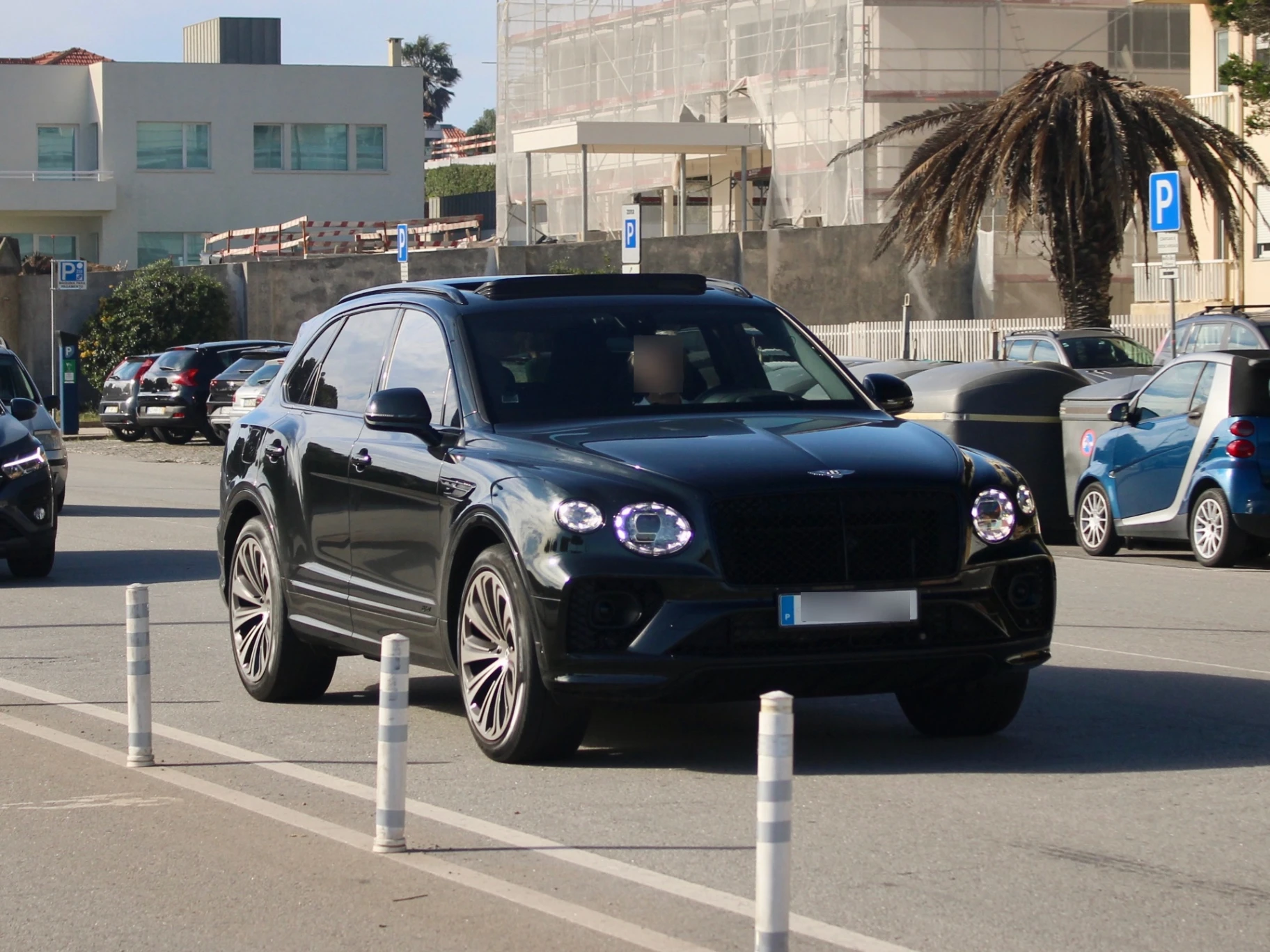 Bentley Bentayga Hybrid 2021 spotted in Porto, Portugal