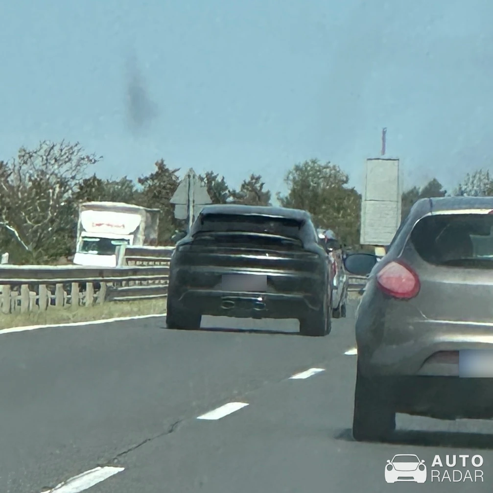 Porsche Cayenne Coupé Turbo GT spotted in Pákozd