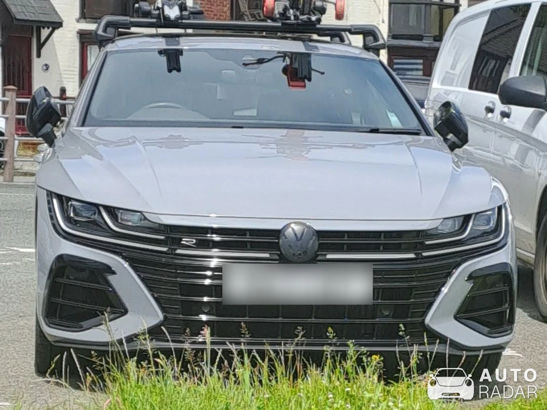 Volkswagen Arteon R Shooting Brake spotted