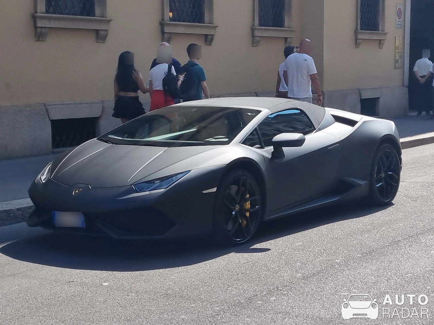 Lamborghini Huracán Spyder spotted in Milano, Italy
