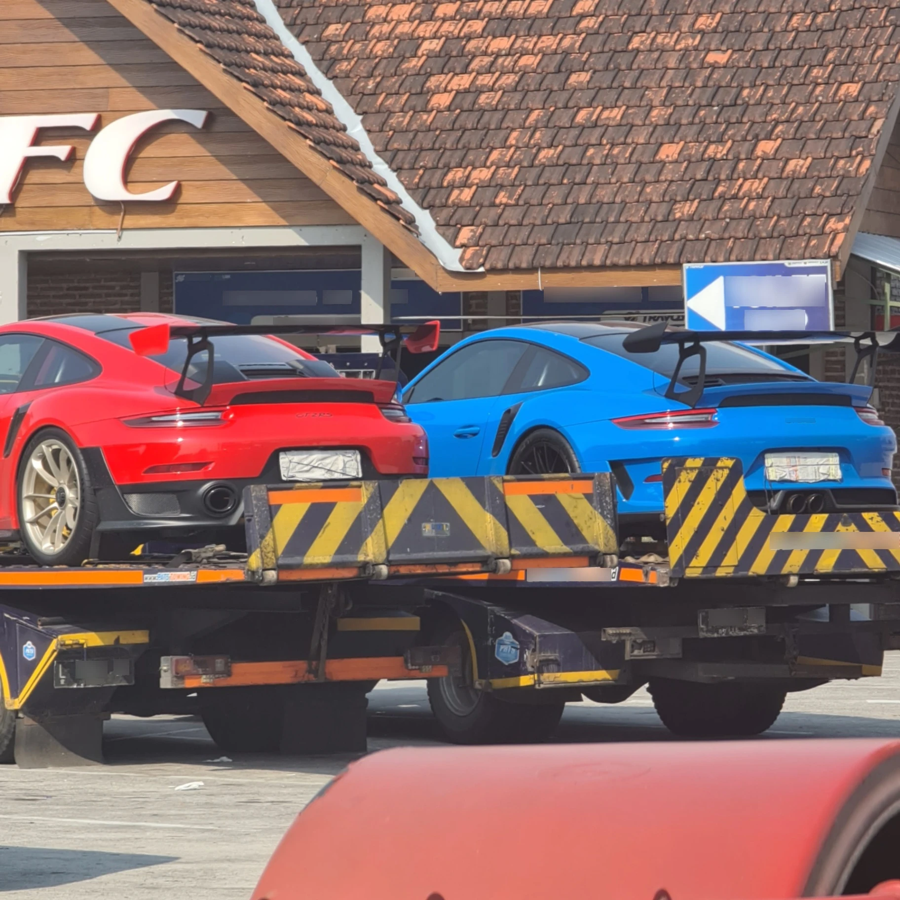 Porsche 991 GT2 RS spotted in Kabupaten Madiun, Indonesia