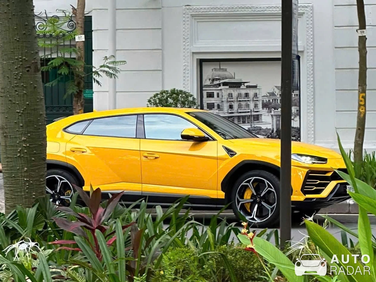 Lamborghini Urus spotted in Hanoi