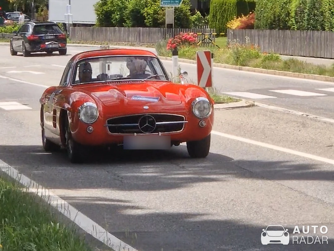 Mercedes-Benz 300 SL Gullwing V8 AMG spotted in Serfaus