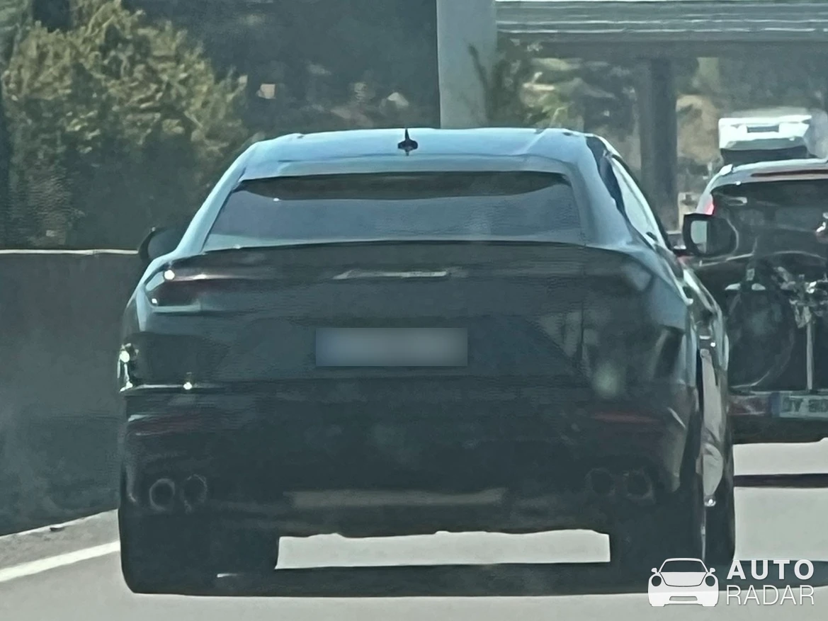 Lamborghini Urus spotted in Villeneuve-lès-Avignon