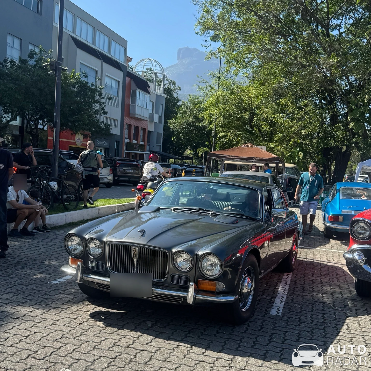 Jaguar XJ spotted in Rio de Janeiro