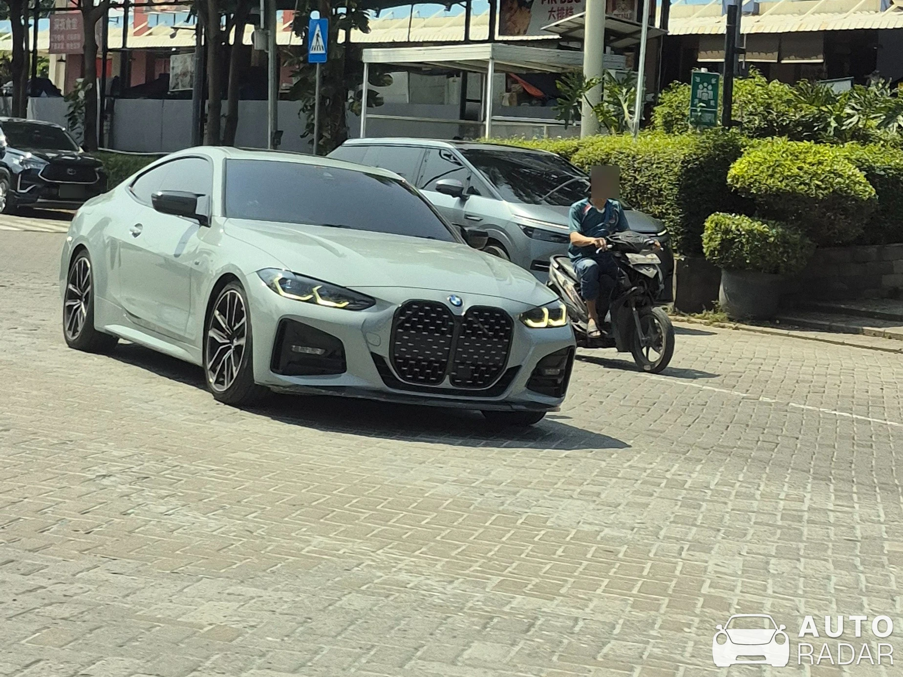 BMW 4 Series G22 Coupé spotted in Jakarta
