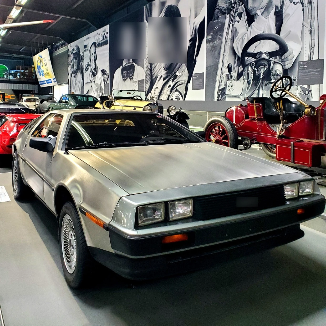 DeLorean DMC-12 spotted in Sinsheim, Allemagne
