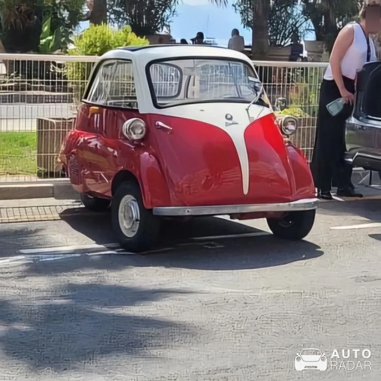 BMW Isetta 300 spotted in Cannes, France