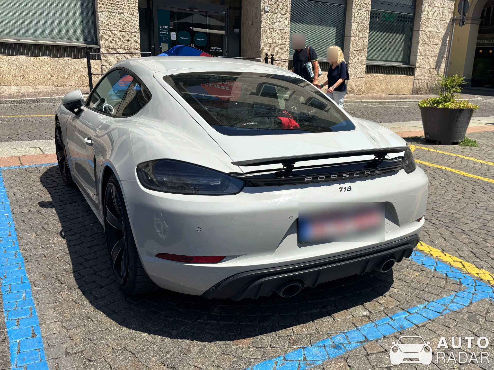 Porsche 718 Cayman GTS 4.0 spotted in Tortona