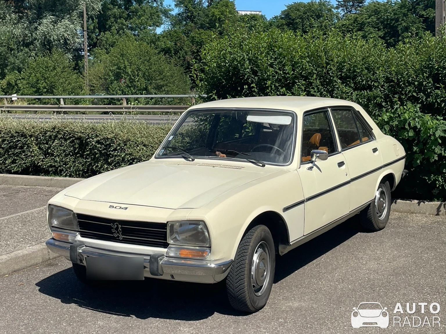 Peugeot 504 Coupé spotted in Toul