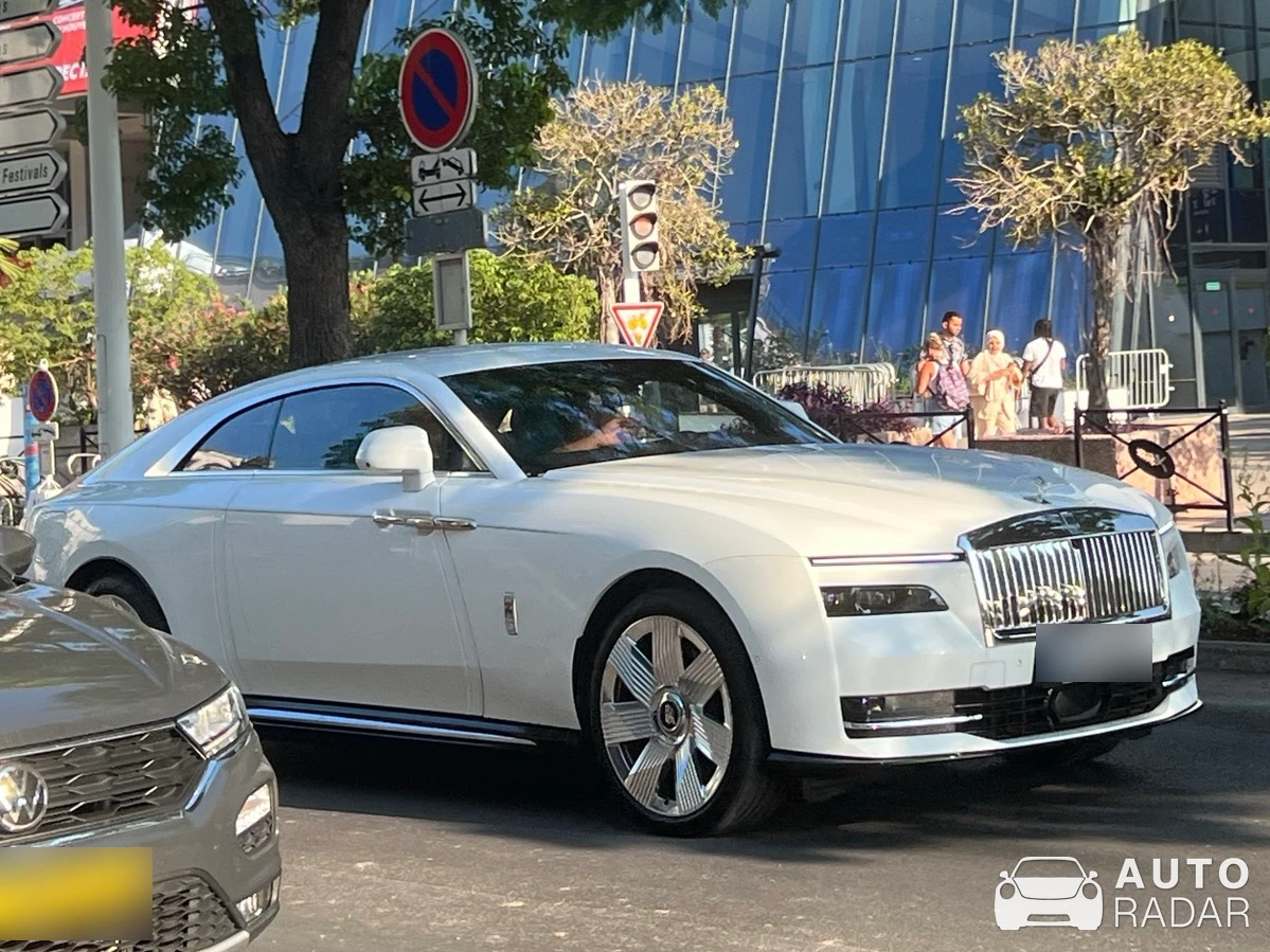 Rolls-Royce Spectre spotted in Cannes