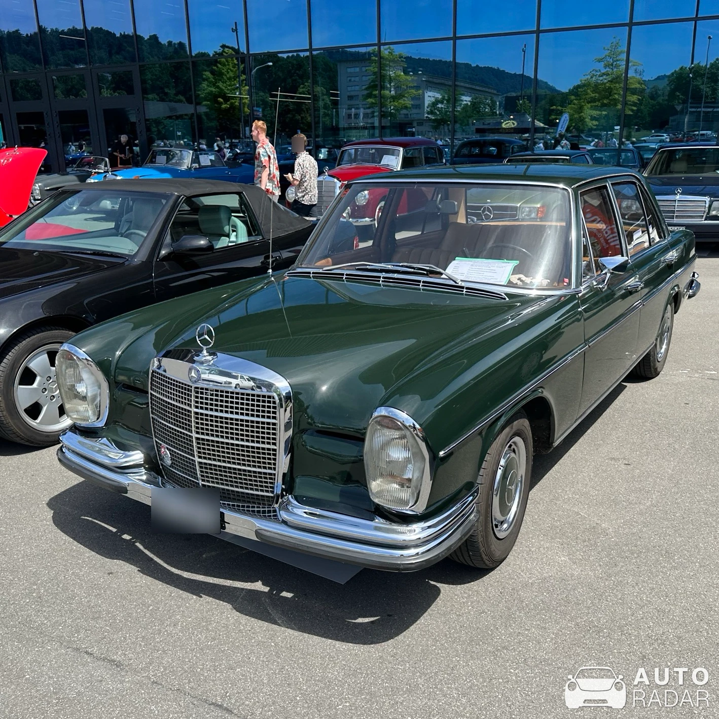 Mercedes-Benz W115 250D spotted in Luzern