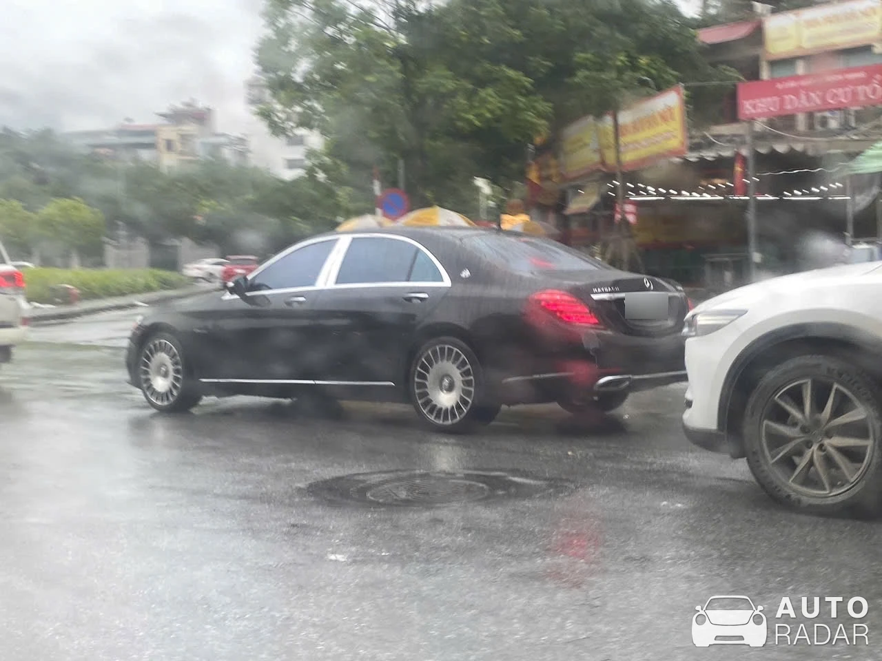 Mercedes-Maybach S 550 4MATIC spotted in Hanoi