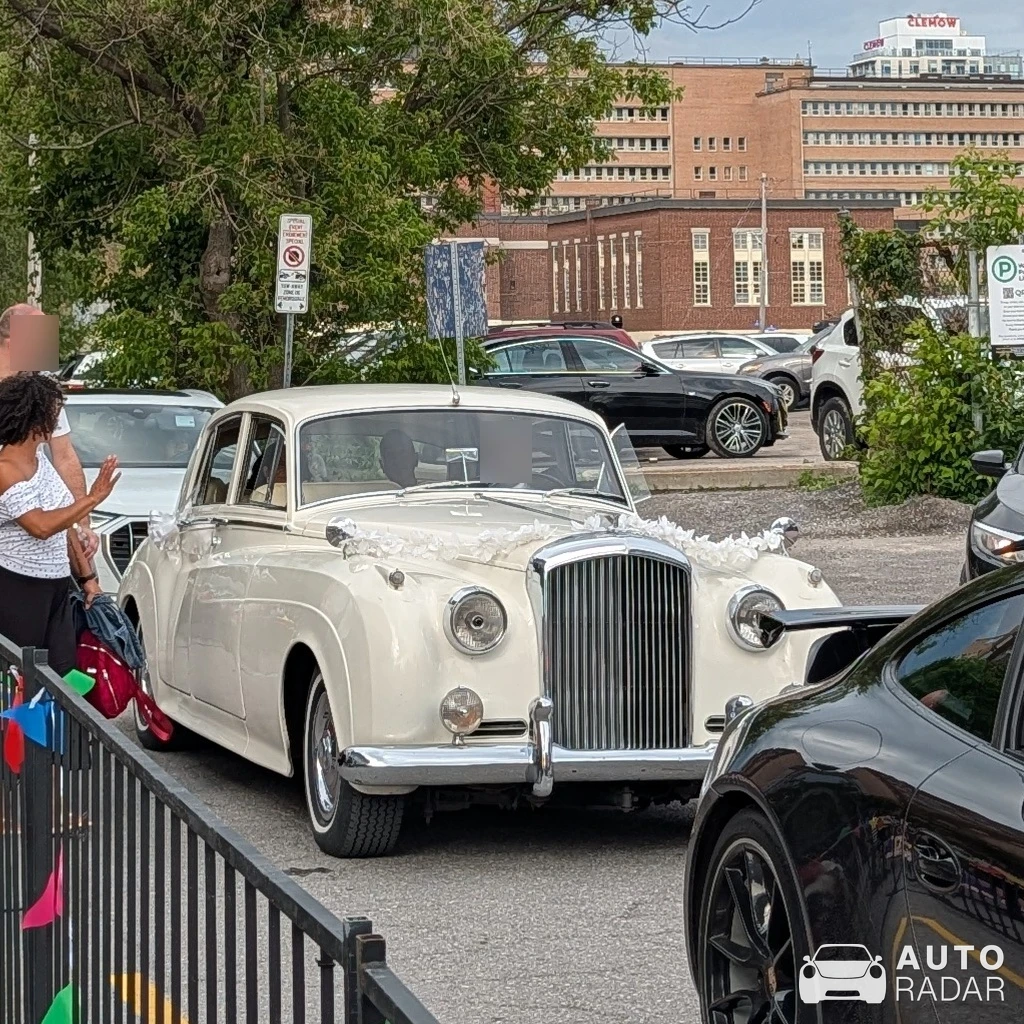 Bentley S2 spotted in Ottawa