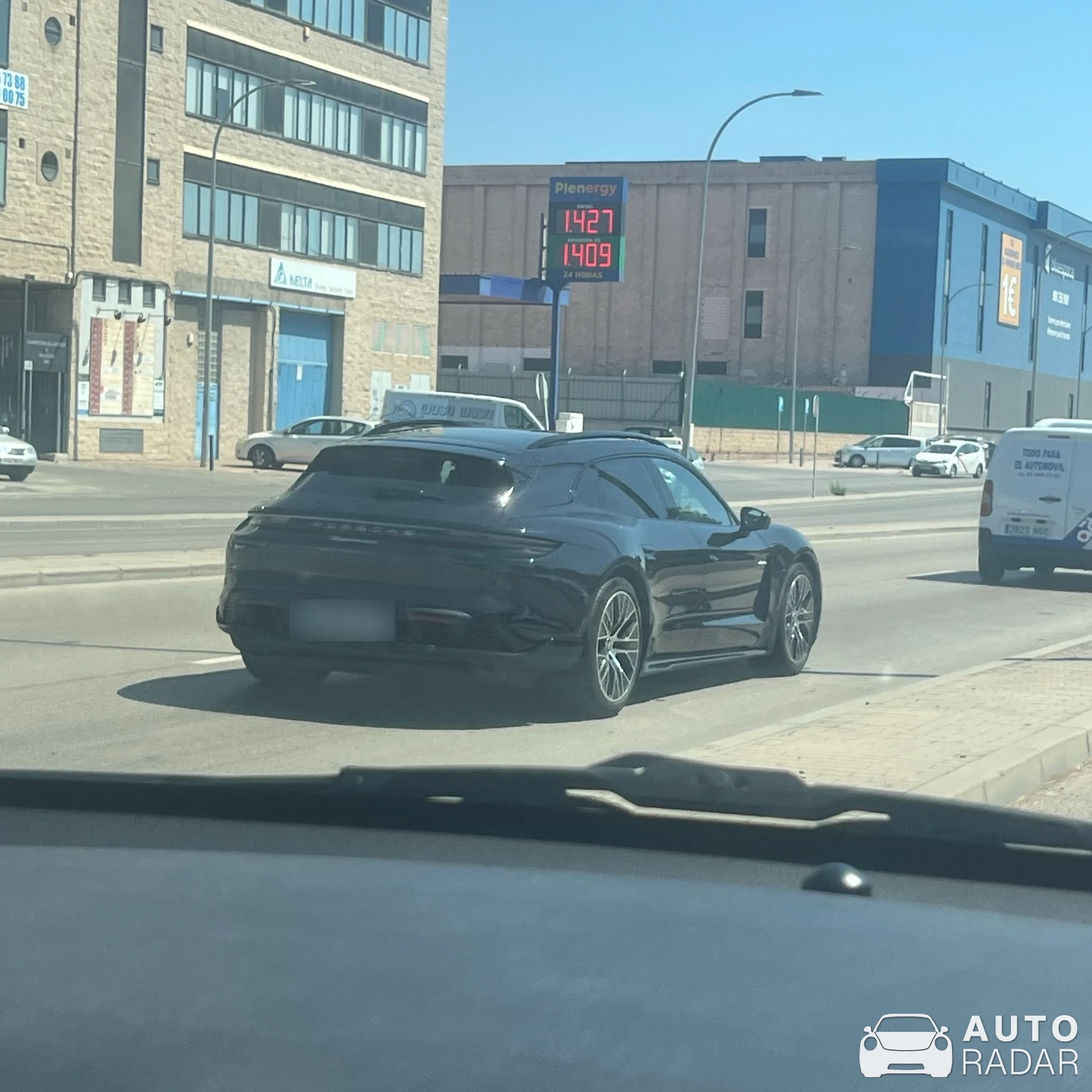 Porsche Taycan Turbo Cross Turismo spotted in Madrid