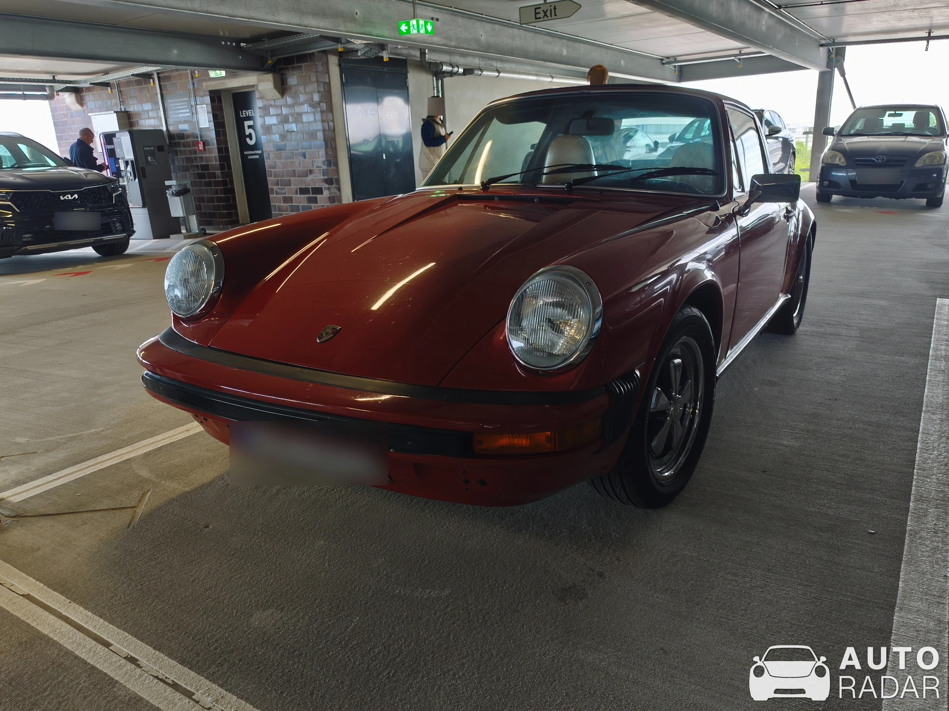 Porsche 911 SC Targa spotted in München