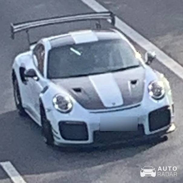 Porsche 991 GT2 RS spotted in Isleworth