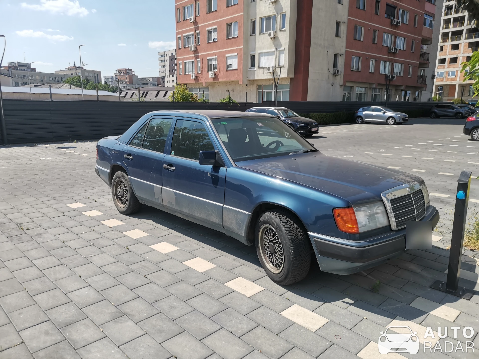 Mercedes-Benz 230E W123 spotted in Bacău