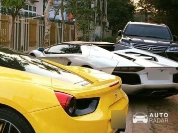 Lamborghini Aventador LP700-4 Roadster spotted in Thanh Miếu