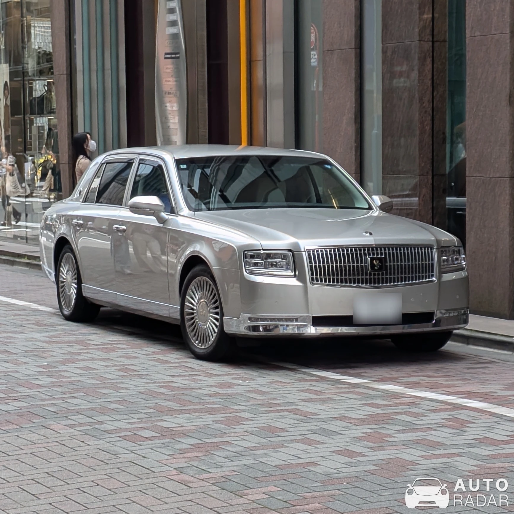 Toyota Century V12 spotted in Sumida City