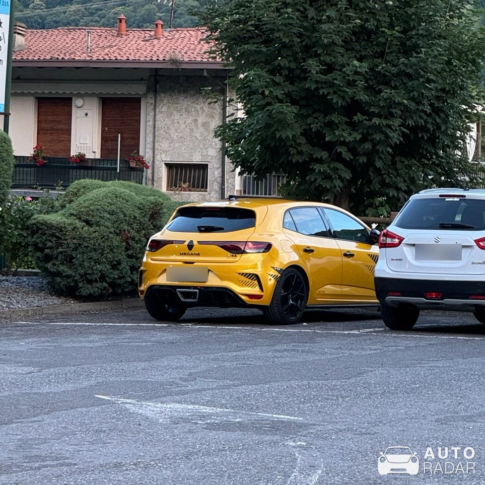 Renault Mégane RS Ultime spotted in Endine Gaiano
