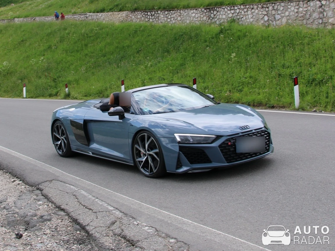 Audi R8 V10 Spyder spotted in Bressanone