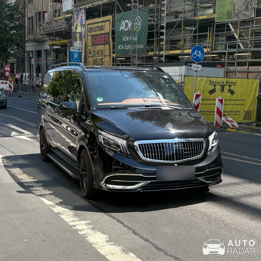 Mercedes-Benz V-Klasse Maybach Kit spotted in Düsseldorf, Deutschland