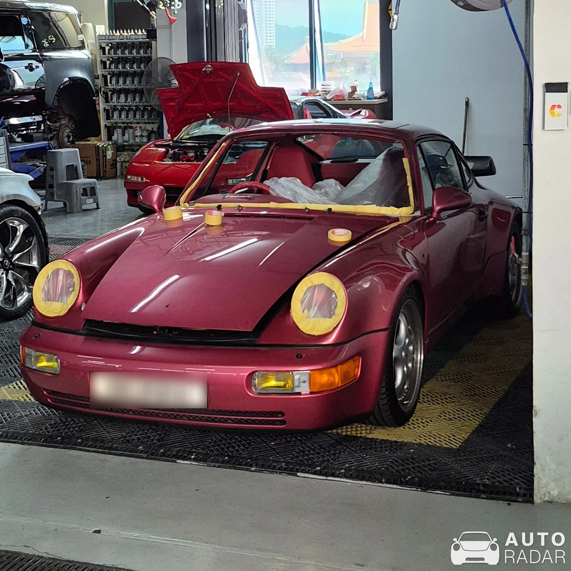 Porsche 964 Turbo 3.3 spotted in Singapore