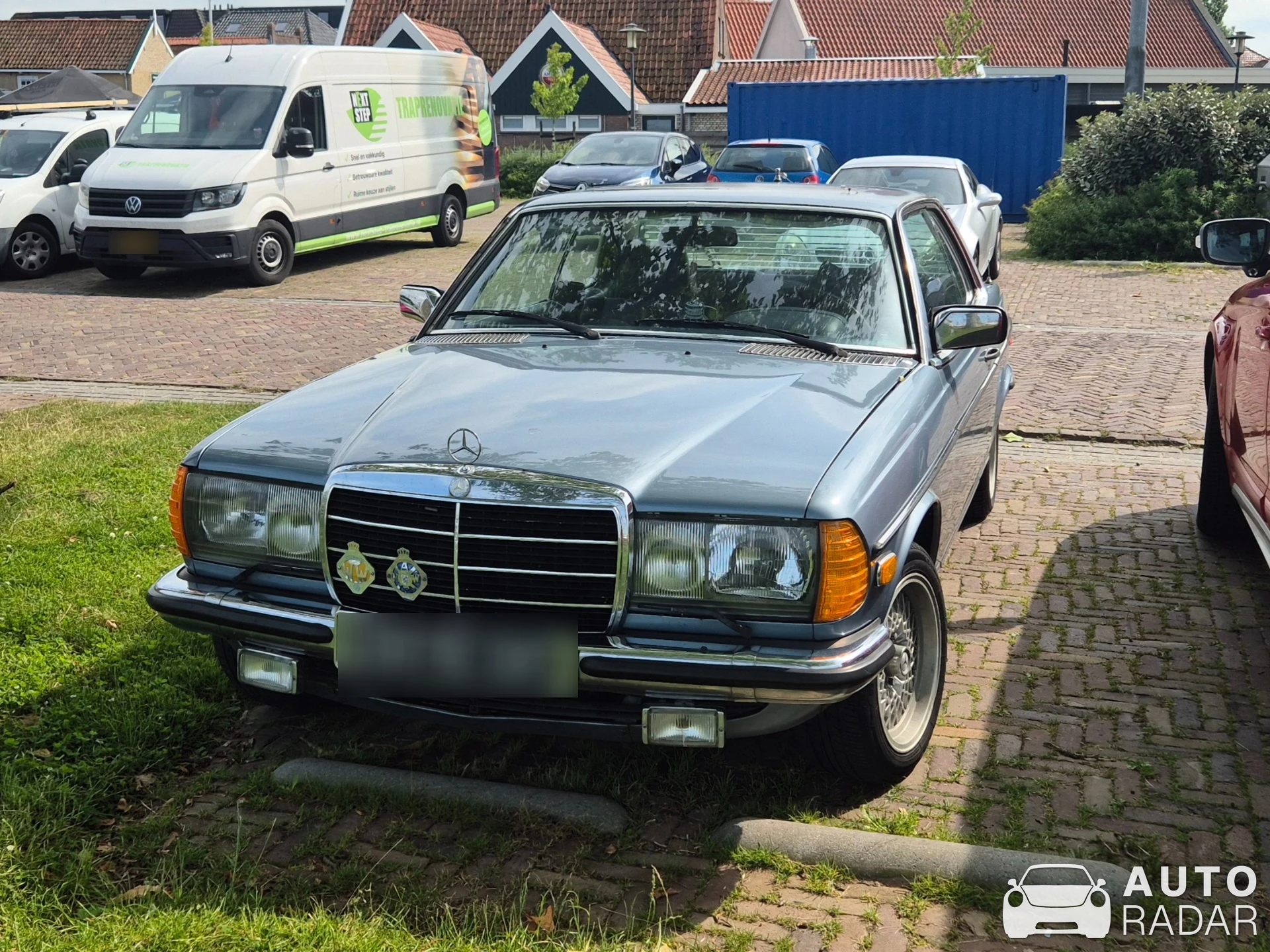 Mercedes-Benz 280 CE spotted in Woudsend