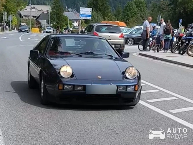 Porsche 944 Turbo spotted in Ljubljana