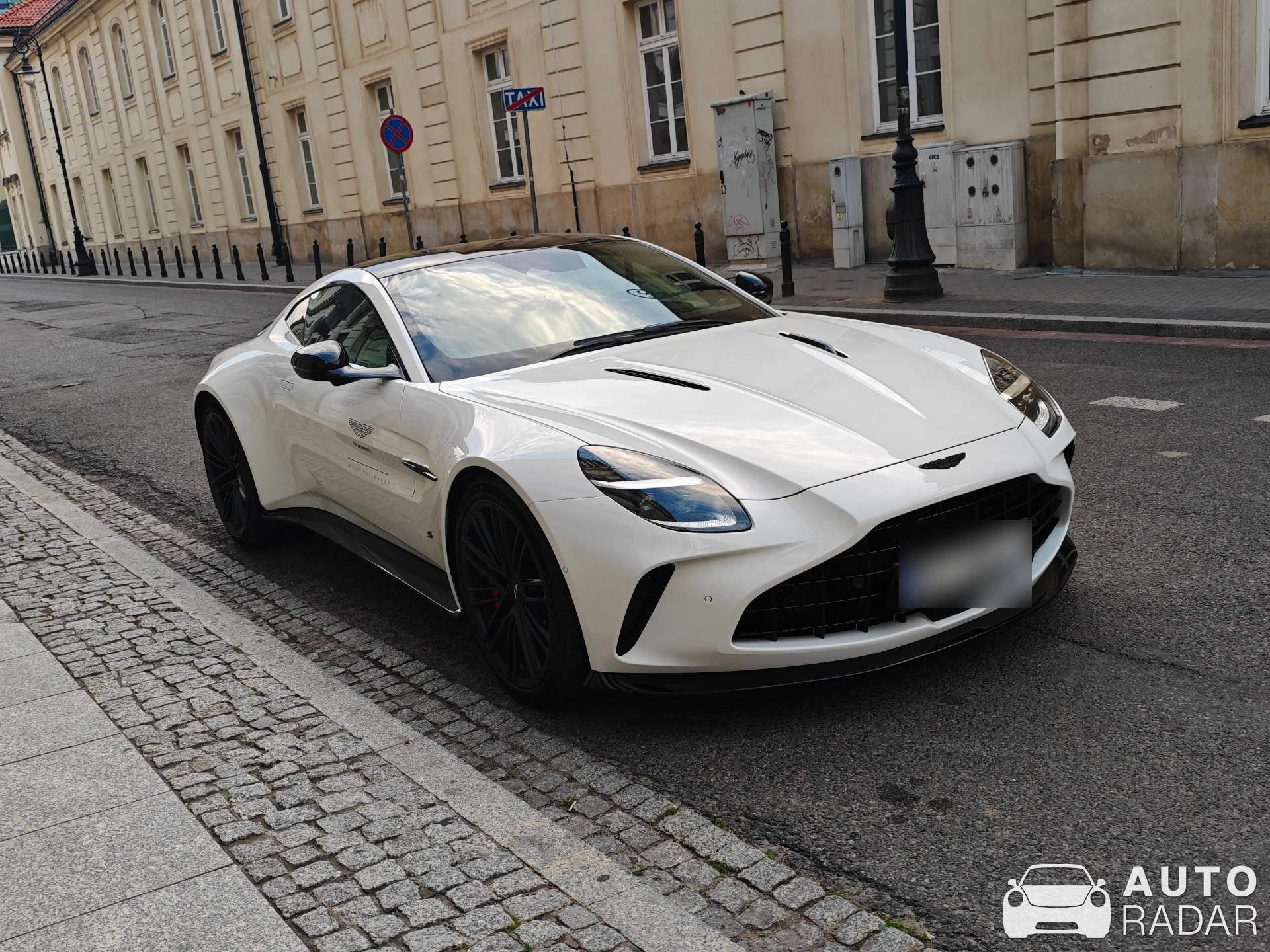 Aston Martin V8 Vantage S spotted in Warszawa