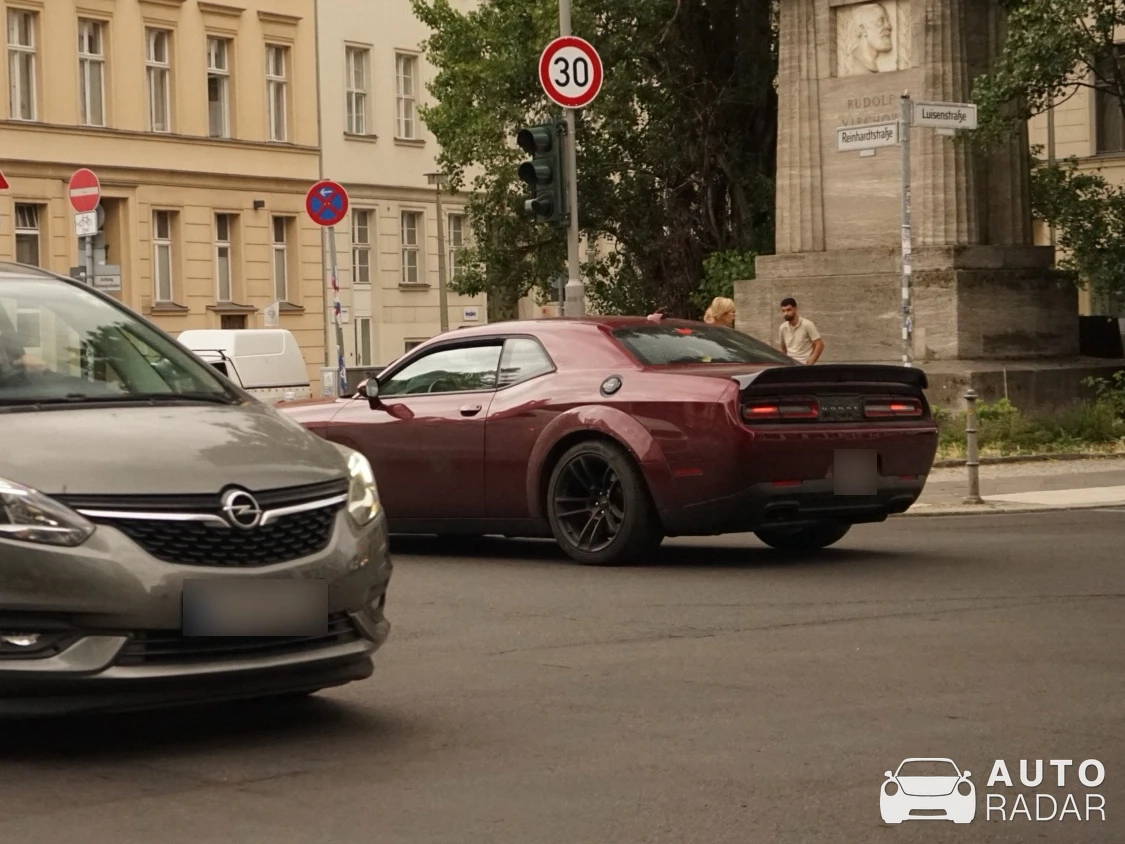 Dodge Challenger SRT spotted in Berliini