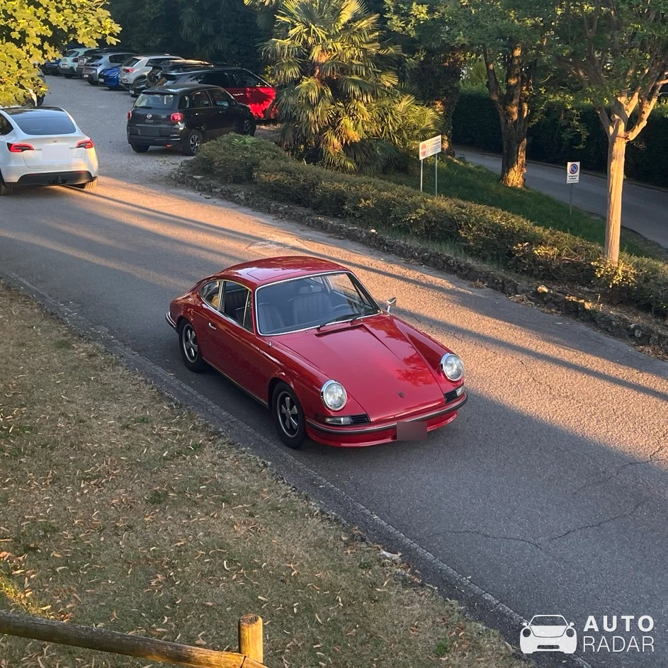 Porsche 911 S spotted in Luino