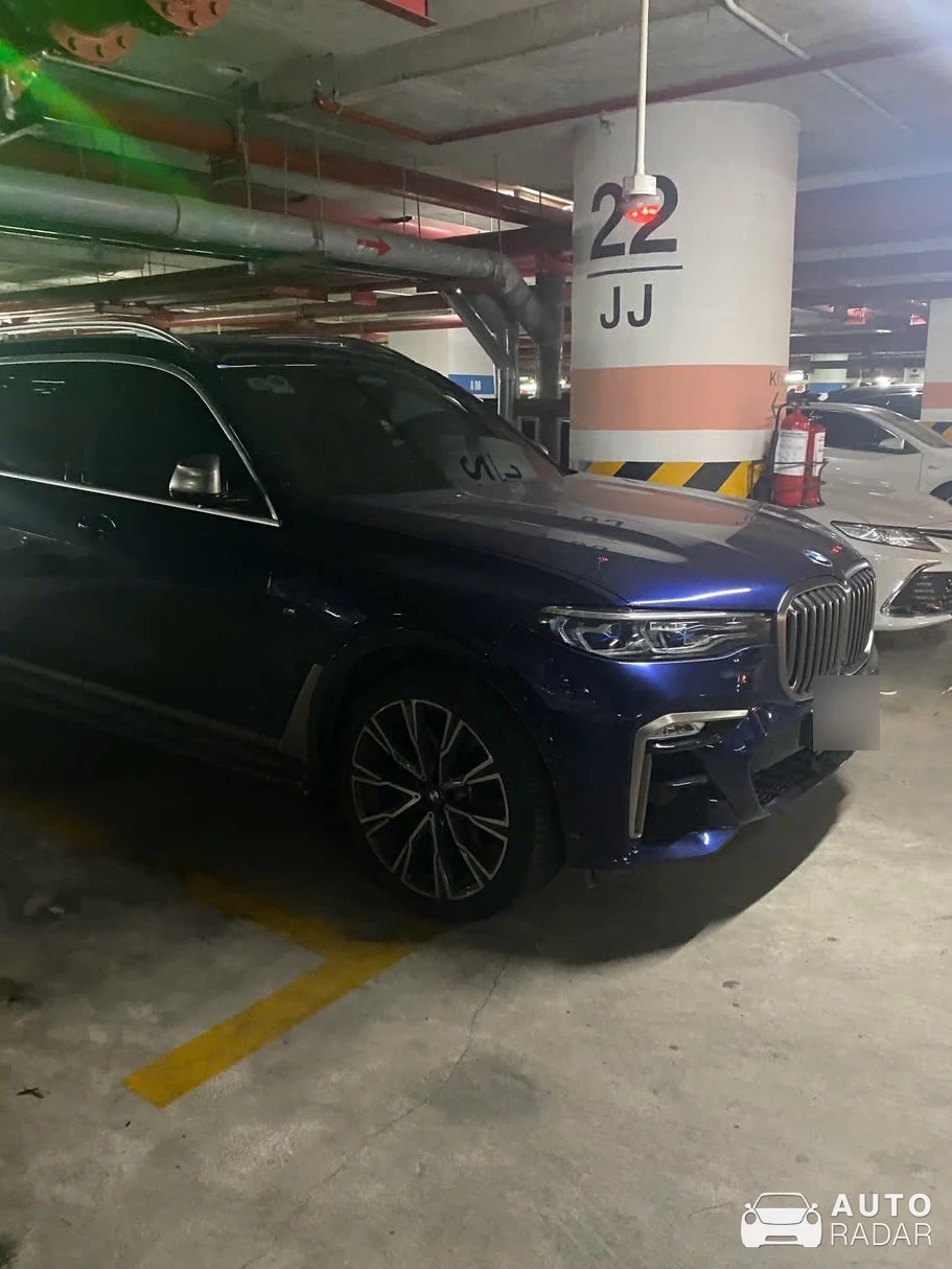 BMW X7 spotted in Hanoi