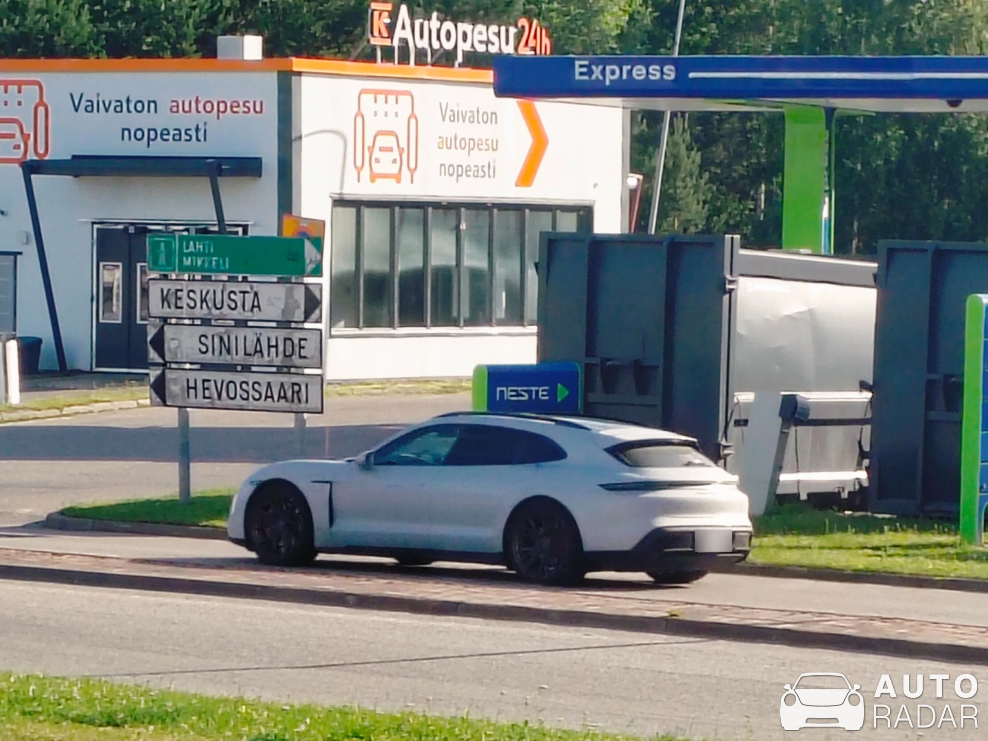 Porsche Taycan 4 Cross Turismo spotted in Heinola