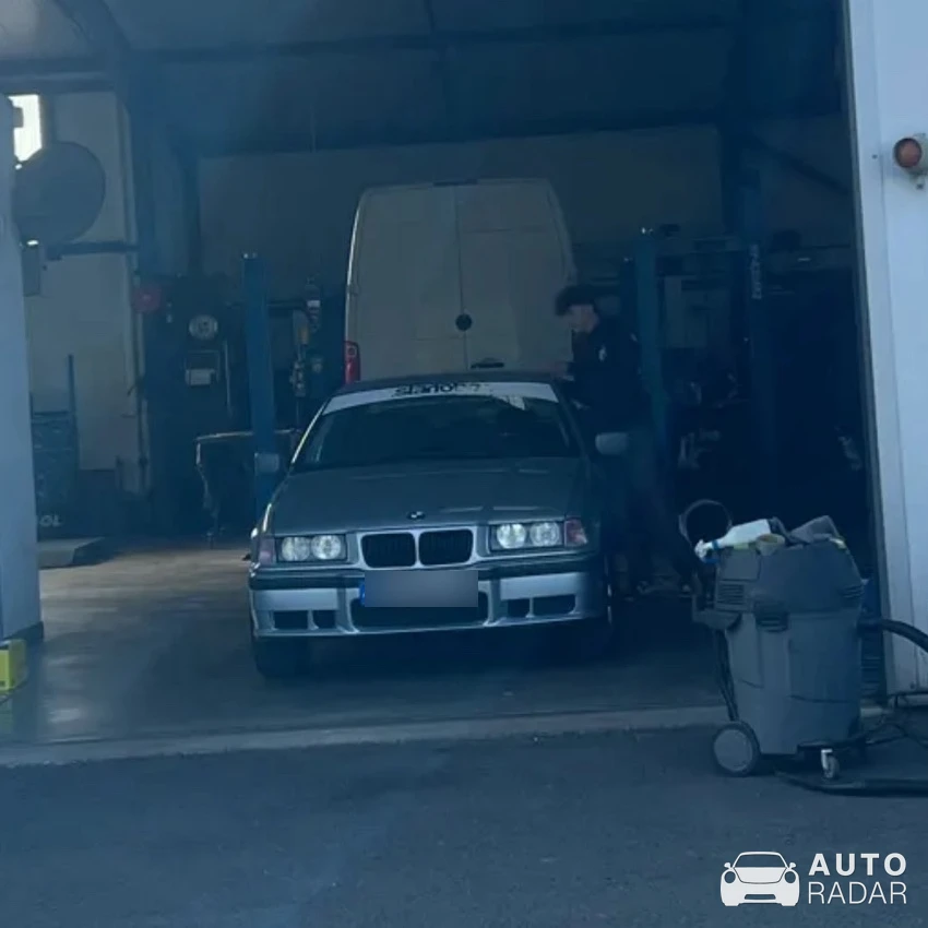 BMW 3 Series E36 spotted in Chemillé-en-Anjou