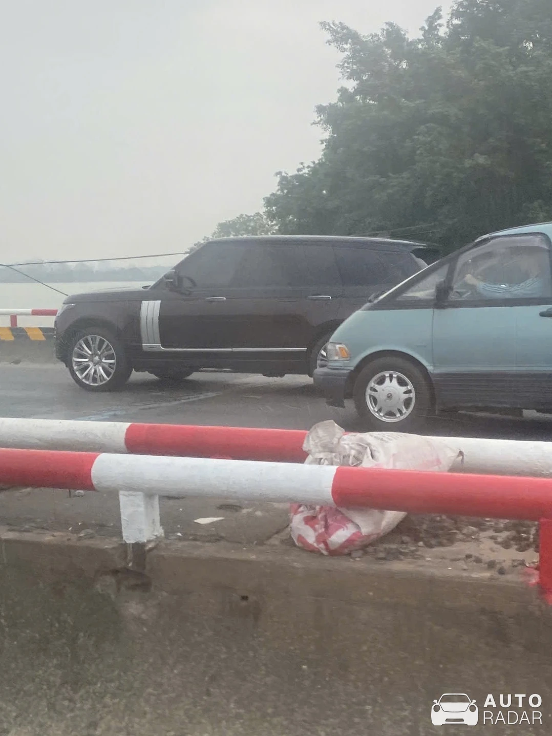 Land Rover Range Rover SV spotted in Hanoi
